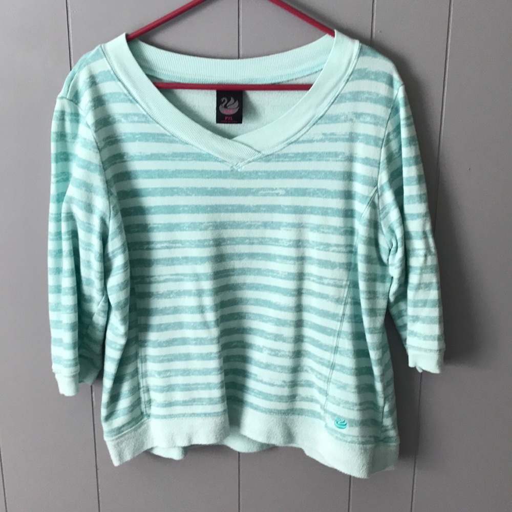 *SOLD* Cute shirt!
